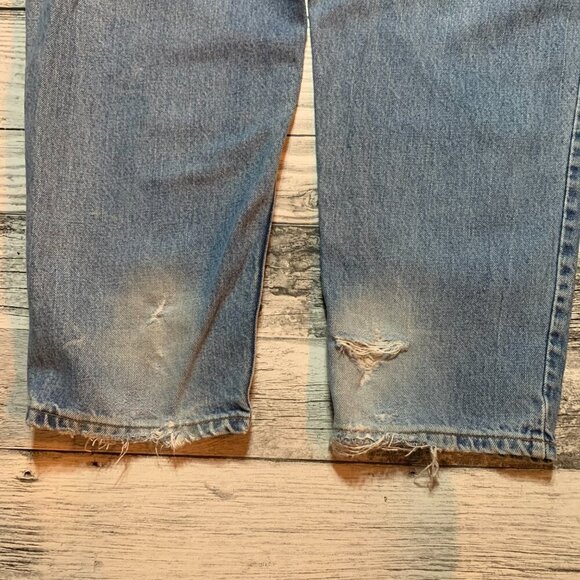 Vintage Levi's 560 Loose Fit Tampered Leg Distressed Jeans - Picture 9 of 12